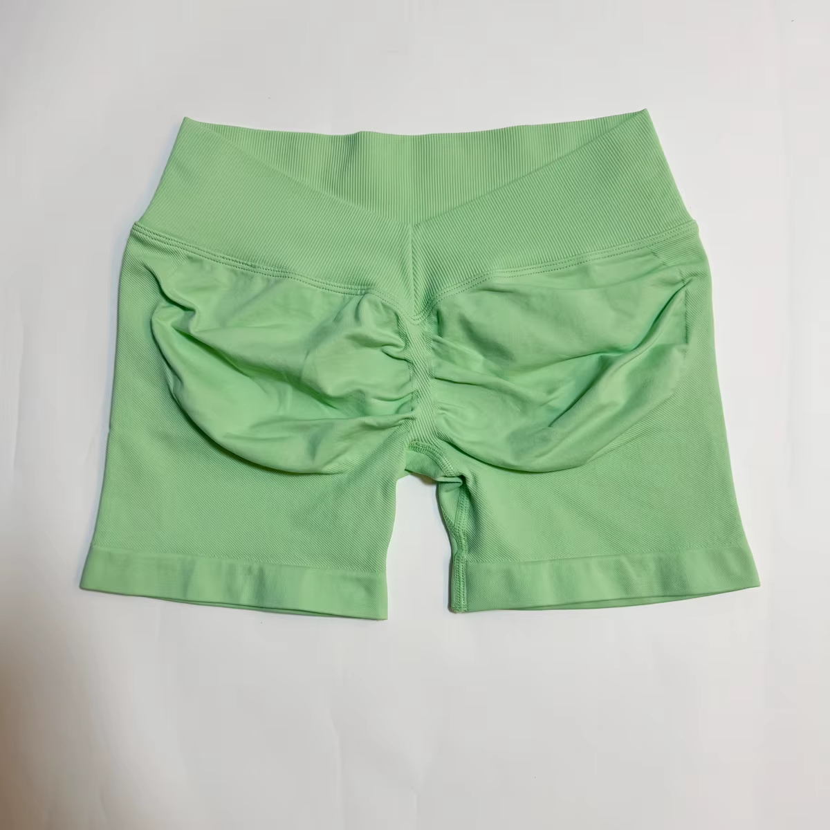 V Back Scrunch Shorts Women Mid-High Waist Band Seamless Yoga Shorts 4.5'' Workout Gym Booty Short 4 Way Stretch Sports Short